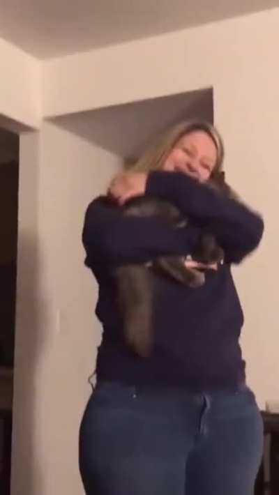 This kitty&rsquo;s way of jumping into her human&rsquo;s arms