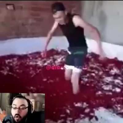 jahreini bosverin marketten salca alip almamayida bosverin domates seven varmi genel olarak yani ben sevmiyorum amk onu boyle isiriyolwr bide ben boyle vicik dol gibi seyleri sevmiyorum amk ici boyle vicik vicik hosuma gitmiyor cekirdekleri filanda benim 