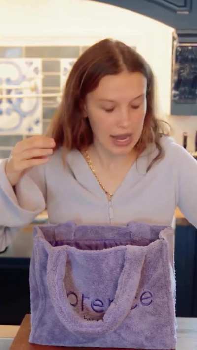 What&rsquo;s in her bag 