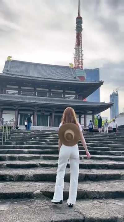 All white outfit & a sun hat for her last day in Tokyo (May 2023)
