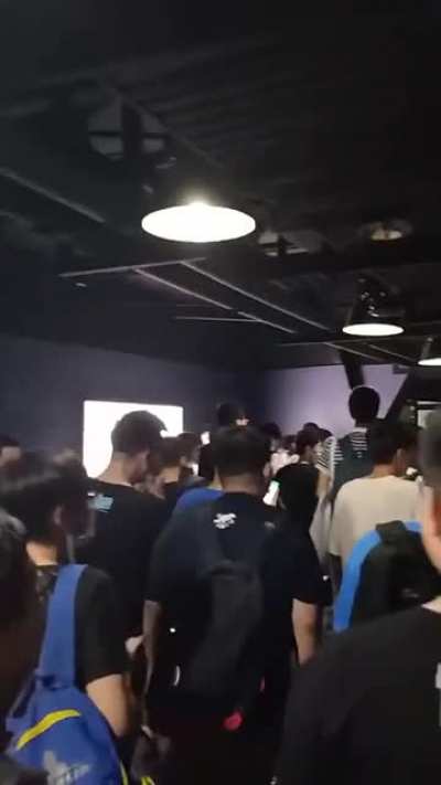 好起来了！无产阶级群众线下愤怒声讨资本家陈睿的罪恶行径！