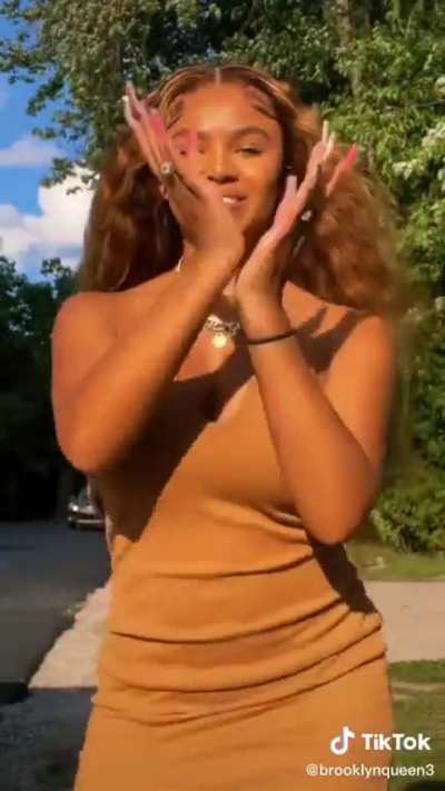 Dem titties 🍒 &amp;amp; booty 🍑😍🥵