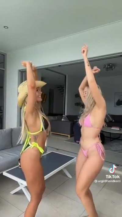 @urgirlfriendkerri