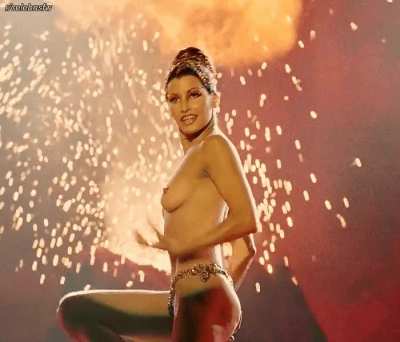 Gina Gershon