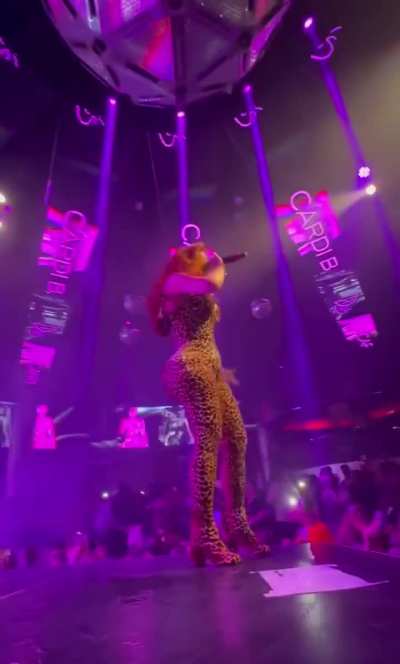 Cardi b last nite n Las Vegas