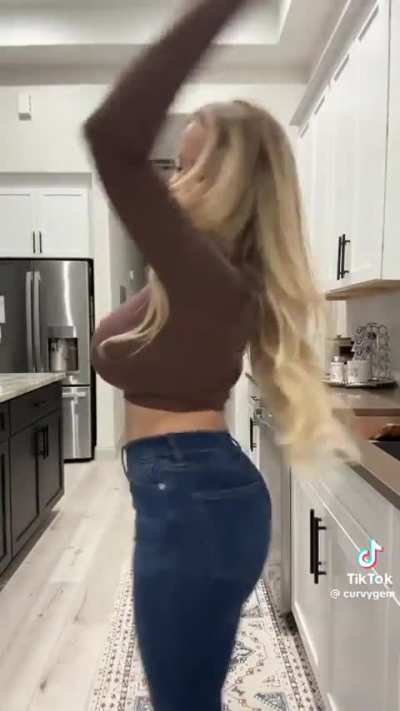 @curvygem