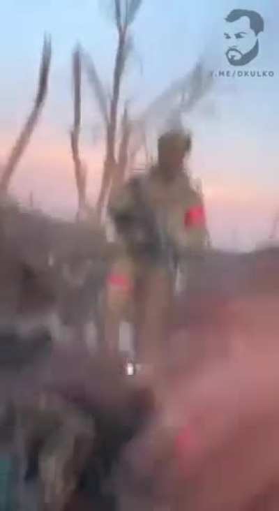 Russian assault group clears Ukrainian dugout northwest of Verbove in Zaporozhye (Graphic) - Archival