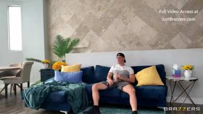 Tidying The MILF's Pussy