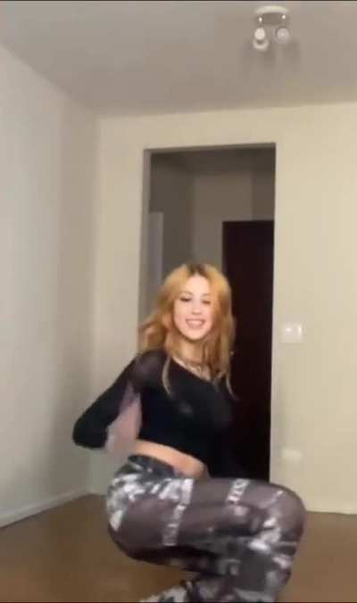 Ananda rebolando