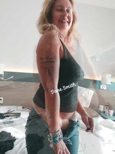 This grandma is here to seduce u, May I? (52y)