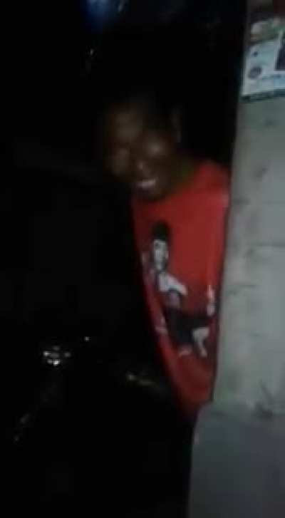 ZFIRE TENTANDO ENTRAR DE PENETRA NO CHURRAS