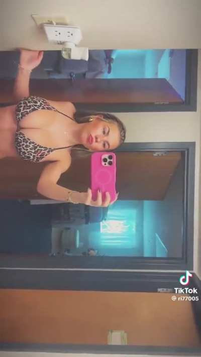 Mommy has perfect abs and tits