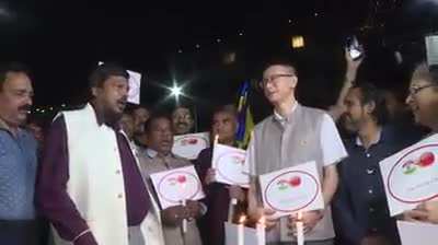 Indian Politician saying &ldquo;Go Corona &rdquo;slogans with Chinese dignitaries