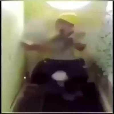 Porque você demorou tanto no banheiro?