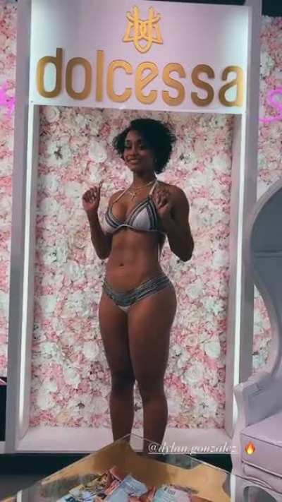 Ass, Tits, Abs, Small Waist &amp;amp; a Pretty Face