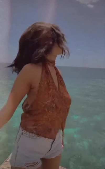 Tits jiggling