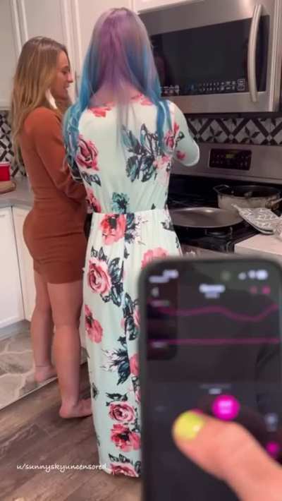 Trying to stay focused on cooking dinner [GIF]