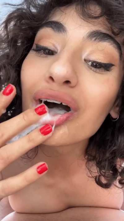 An authentic cumslut will always let you cum in her mouth