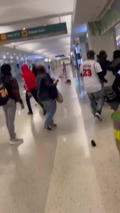 Fight breaks out at Minneapolis airport