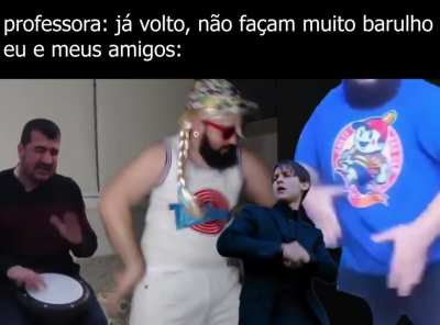 Ningu&eacute;m marcando nome