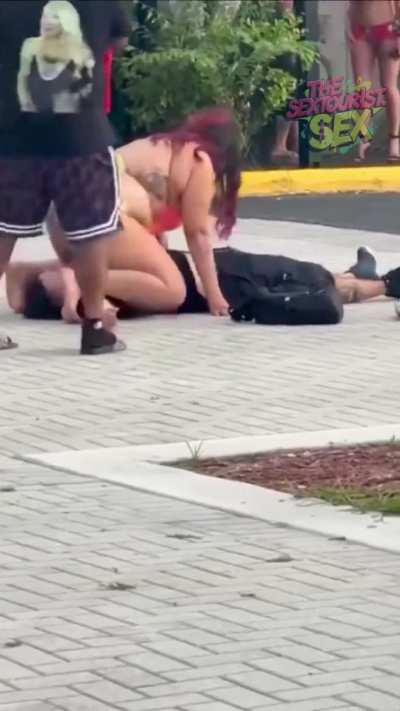Public pussy eating