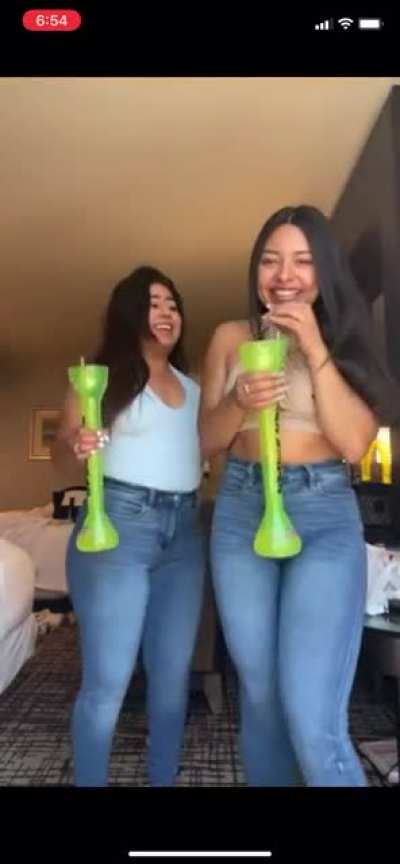 thick twin latina sisters 😩 thick af fat ass big boobs thots milfs