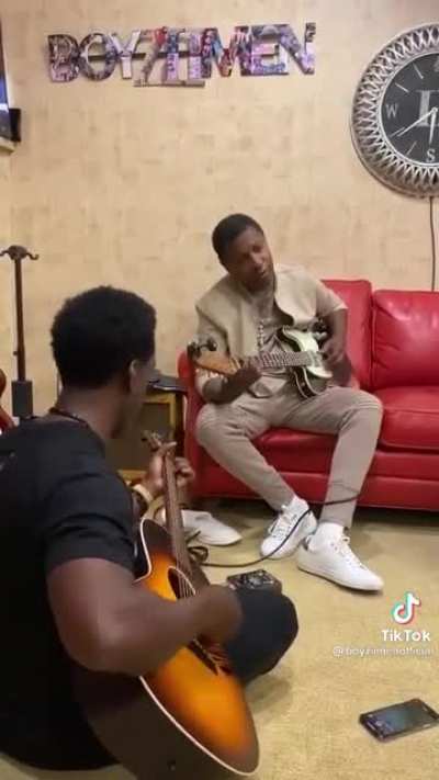 Boyz II Men and Babyface casually playing &ldquo;Water Runs Dry&rdquo;