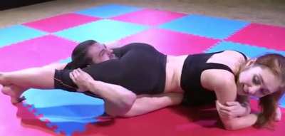 Akela&rsquo;s crushing reverse headscissor