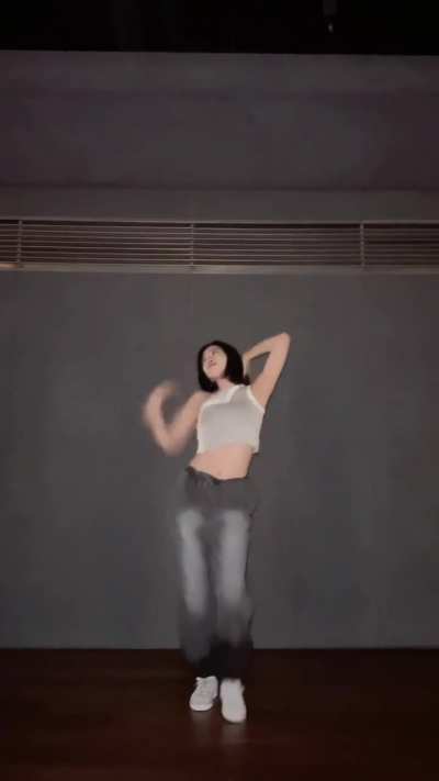 240406 IVE Official TikTok Update with Yujin - the boy is mine (Dance Challenge)