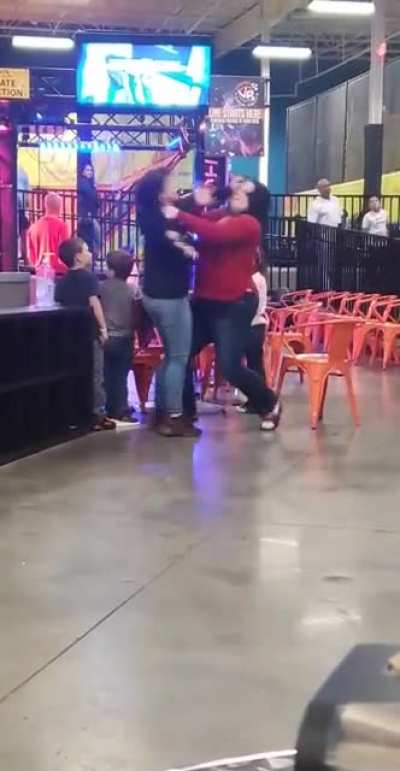 An unusual girl fights at urban air.