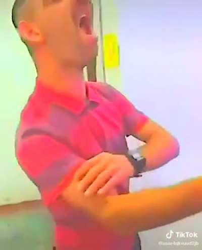 Luizinho o porteiro fazendo uma demonstra&ccedil;&atilde;o