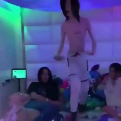 Bambam t&aacute; puto com magrelo