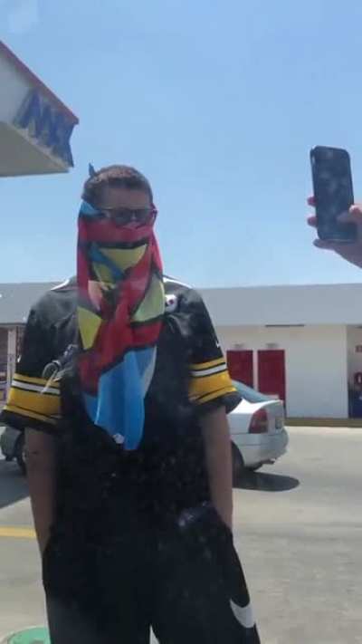 Nomamen estos viejos me quieren cobrar 200 bolas en la caseta México-Toluca
