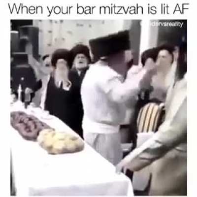 Don't invite me to your mitzvah if it ain't this lit