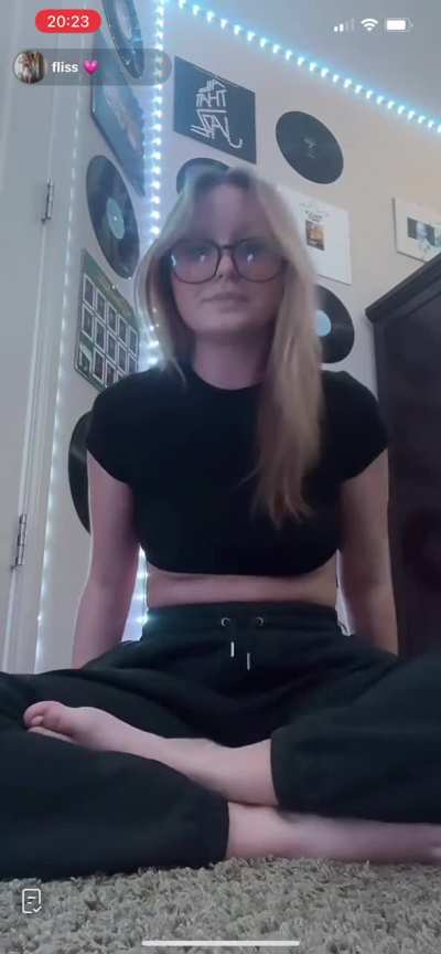 flisspeachh - super cute teen sole flash, blink and you&rsquo;ll miss it haha