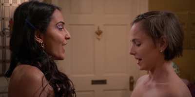 Pauline Chalamet & Amrit Kaur - The Sex Lives of College Girls (S01, E02)