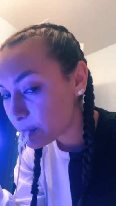 😳