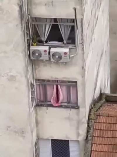 This window want something to come.