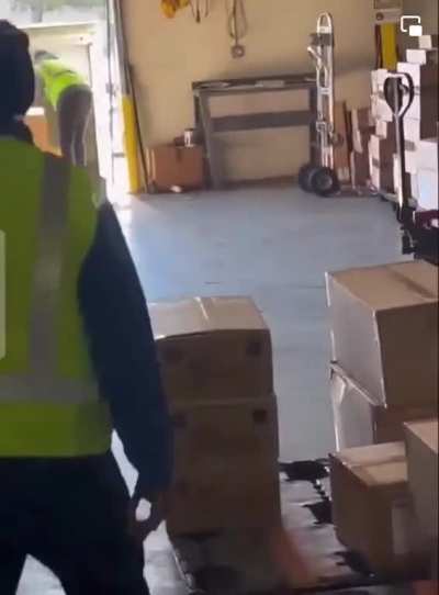 thieves ain&rsquo;t robbing store anymore they're going straight to the distribution center&rsquo;s