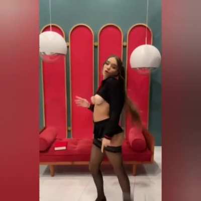 Selti Nude Dancing