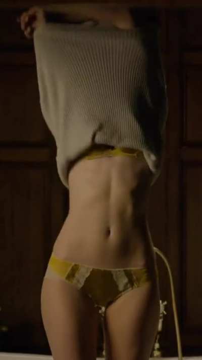 Elizabeth debicki