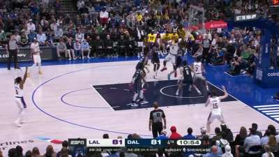 [Highlight] Lebron gets in his bag and after being down 27 the Lakers get the lead