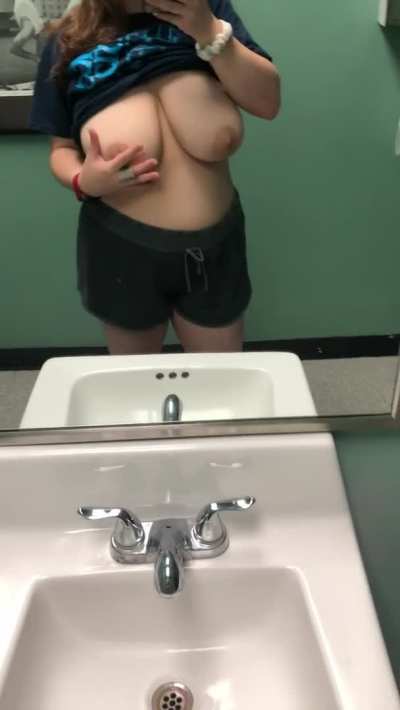 I&rsquo;m feeling freaky asf rn 😋 (f)