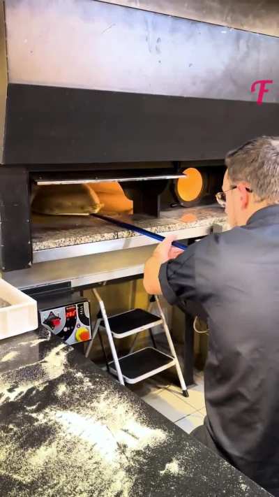 i dont belive it`s real. He really did it with "strong chef" face... wtf..