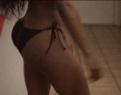 Naomi’s booty is actually insane.