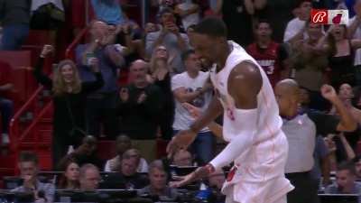 [Highlight] Bam Adebayo hits the clutch shot off the Lowry drop-off to put the Heat up 3 with 22 seconds left