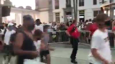 Social distancing &agrave; la belge