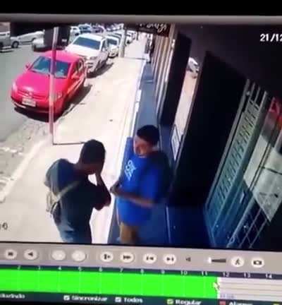 tWO MeN Get tHeIr sKULLs BAshED