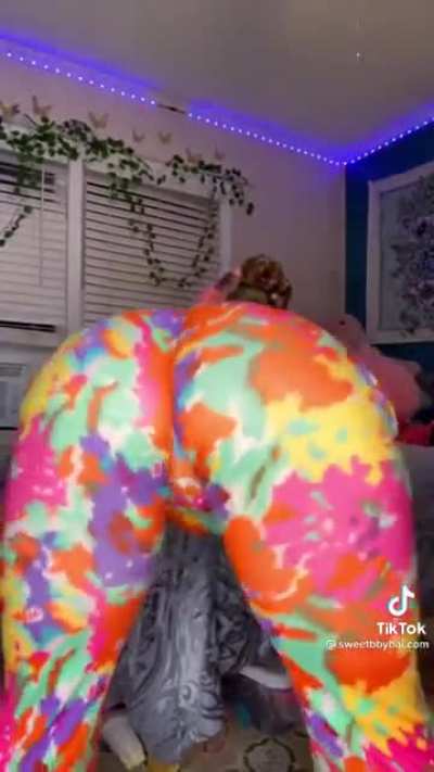 Soft & Jiggly No.352 😍🍑