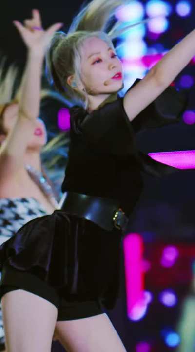Dahyun - blonde, black shorts & top, fancy